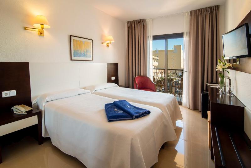 Double Room image 4