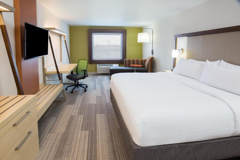 Standard King Room with Extra Space image 3