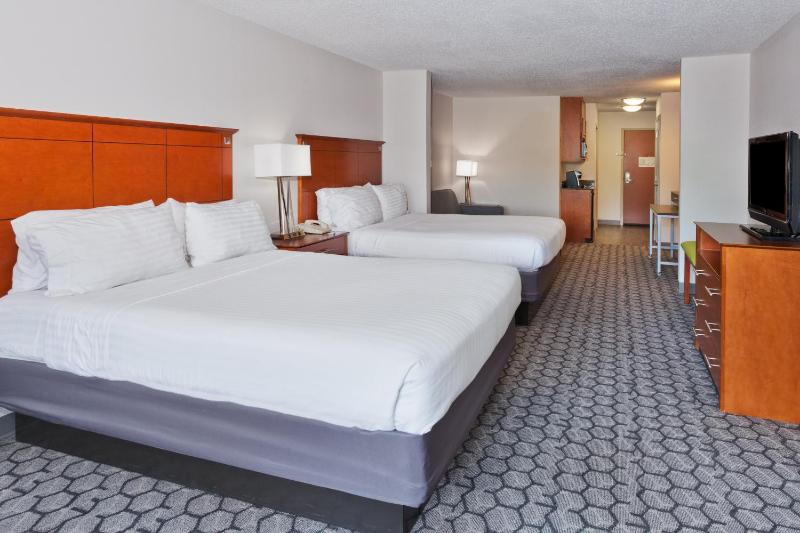 Queen Suite with Two Queen Beds - Non-Smoking image 2