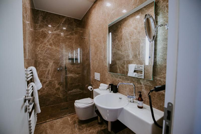 Deluxe Single Room image 1