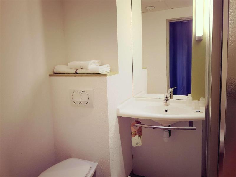 Double Room image 4
