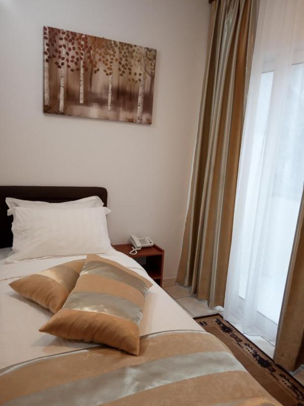 Single Room with Terrace image 1