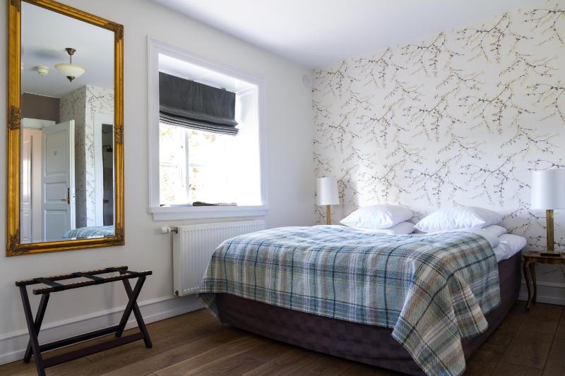 Small Estate Room image 1