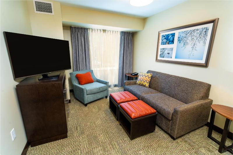 Two-Bedroom Queen Suite image 4