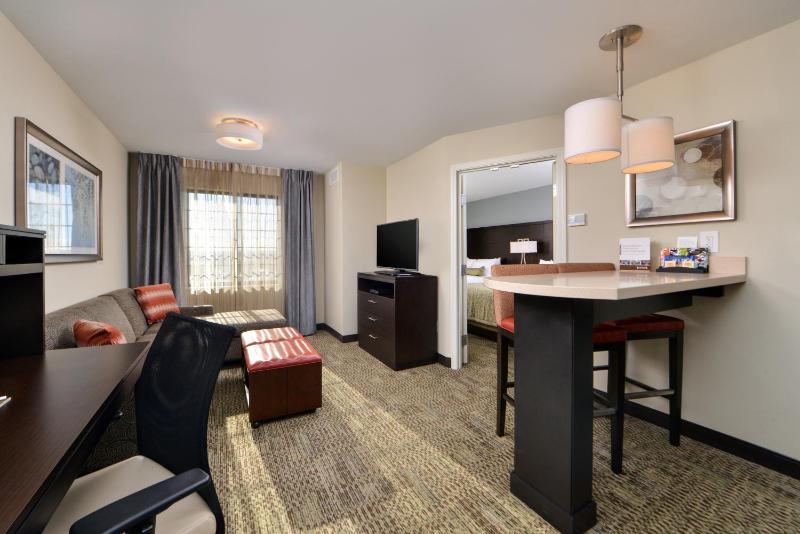 One-Bedroom Suite with Two Queen Beds image 4