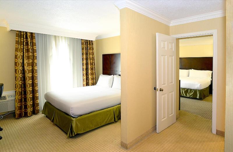 Queen Suite image 2