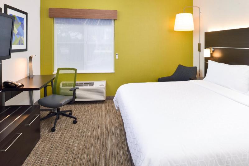 Standard King Room with Accessible Tub - Mobility Access image 2