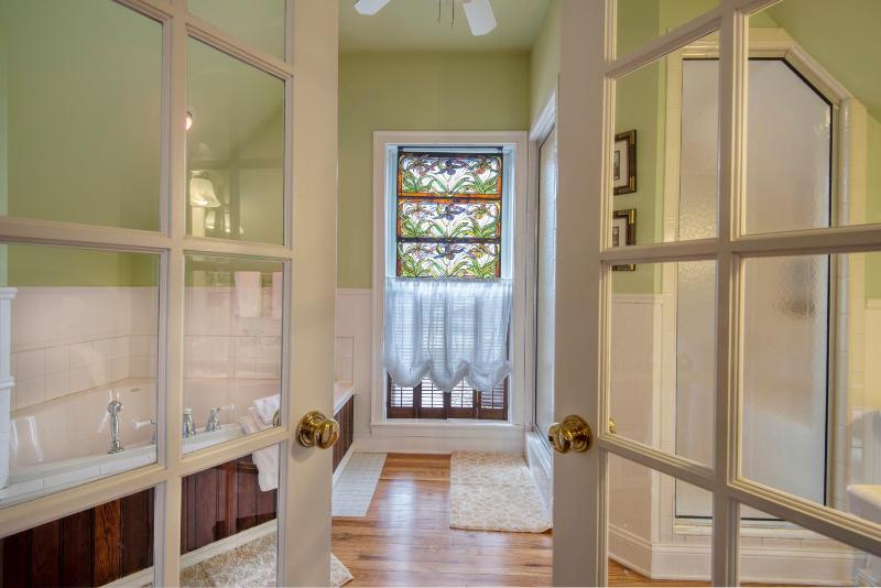Victoria's Garden Suite image 3