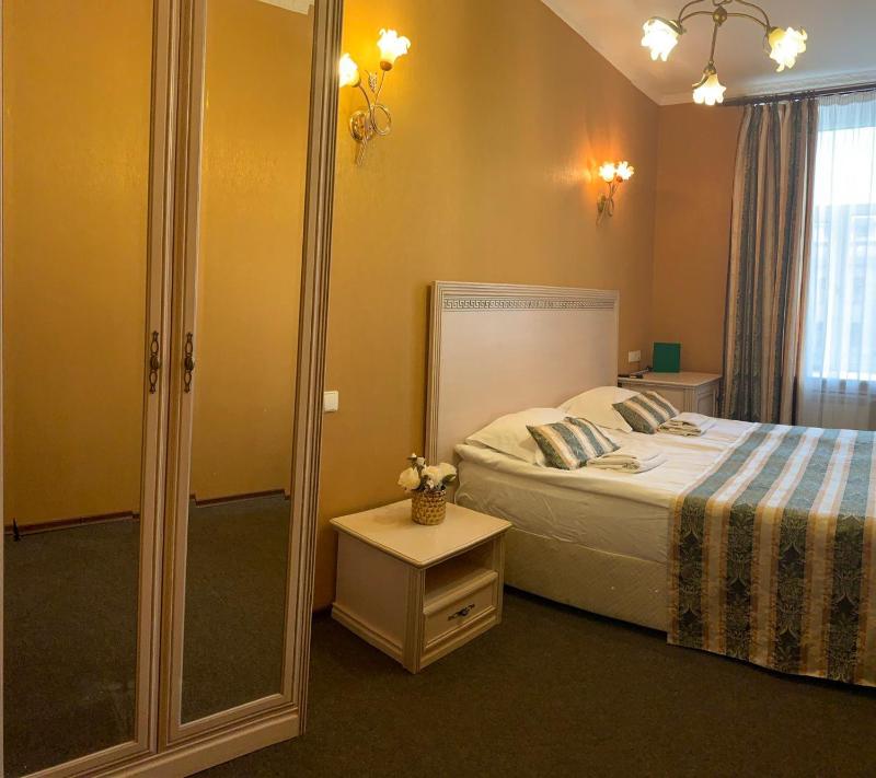 Standard Double or Twin Room image 3