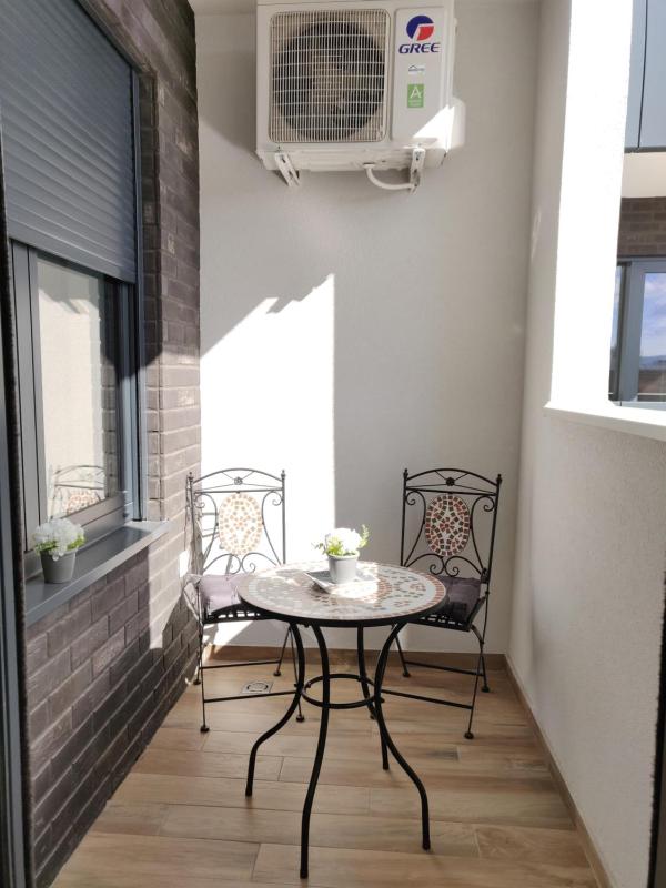 One-Bedroom Apartment image 4