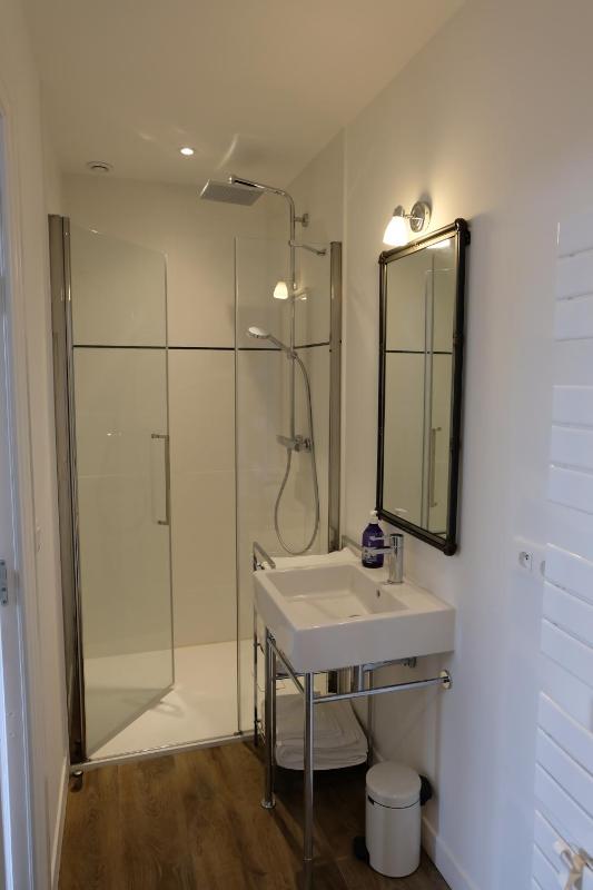 Deluxe Double Room with Shower image 3