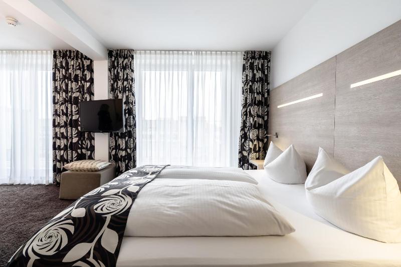 Junior Suite with Balcony image 3
