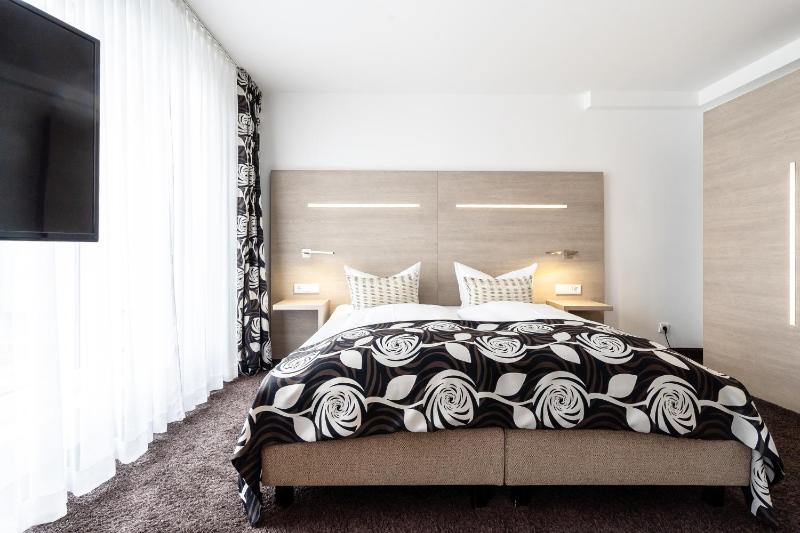 Junior Suite with Balcony image 4