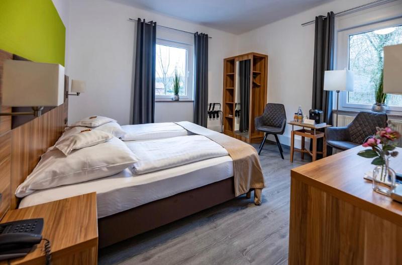 Classic Double Room image 3