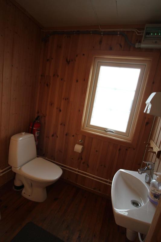 Cottage with Shared Bathroom image 4