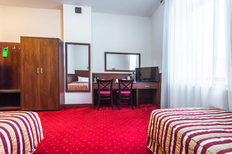 Standard Double or Twin Room image 4