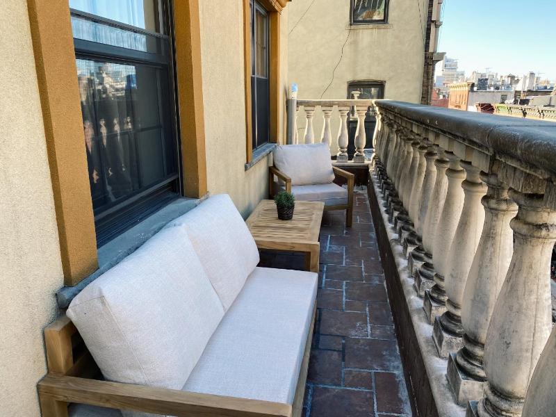 2 Bedroom 2 Bathroom Balcony Suite image 4