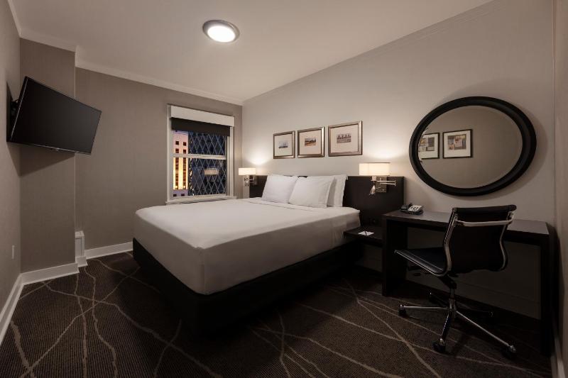 Executive Hotel Pacific - image 15
