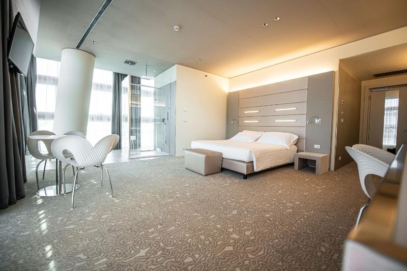 Superior King Room image 1