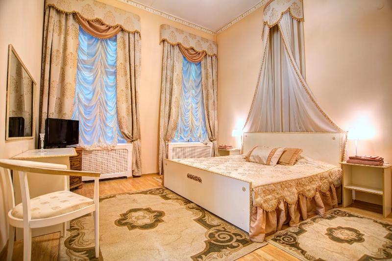 Large Double Room image 1