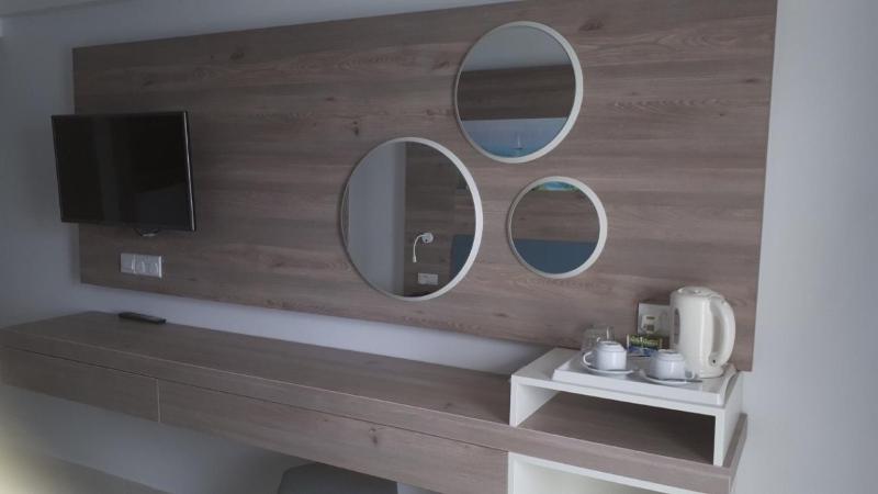 Karousos Beach Rooms - image 12