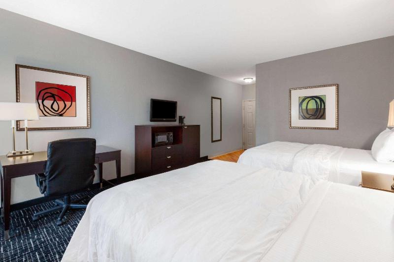 Deluxe Double Room with Two Double Beds image 4