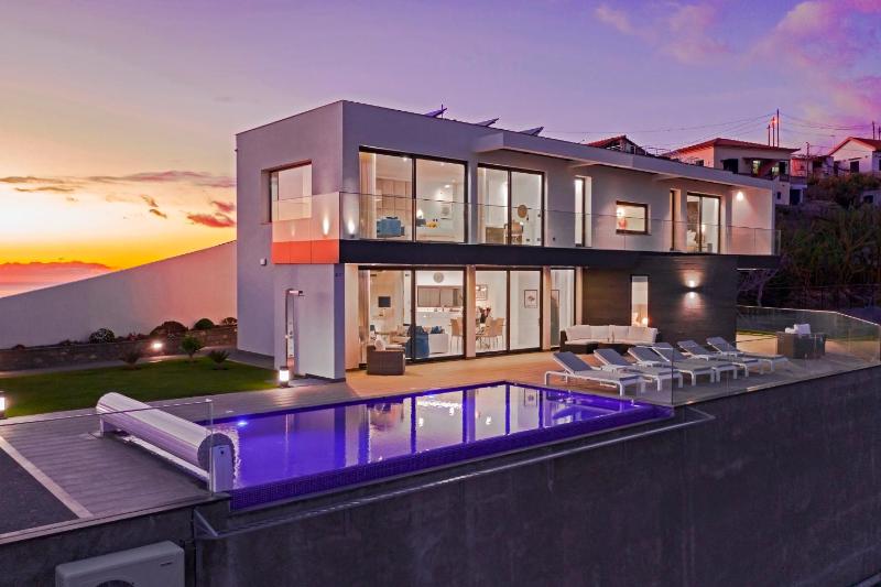 Deluxe Villa image 2