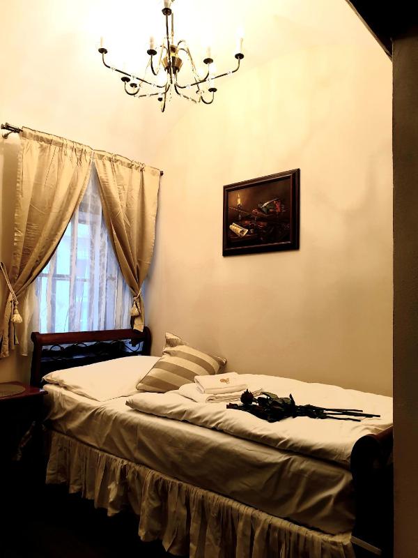 Economy Twin Room image 1