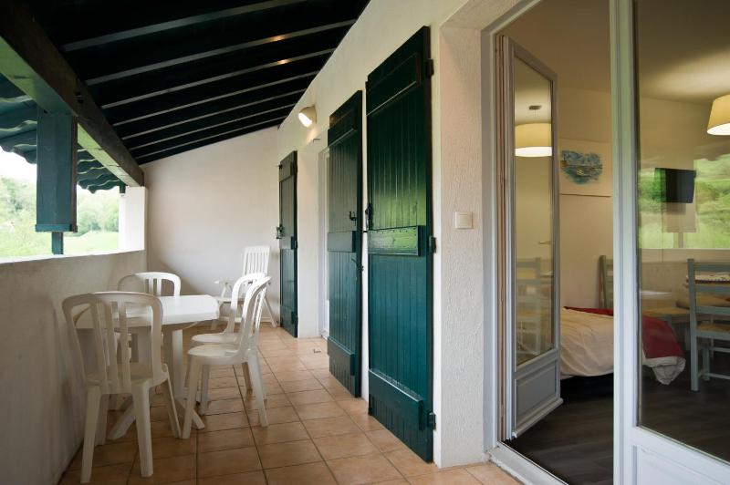 One-Bedroom Apartment image 4