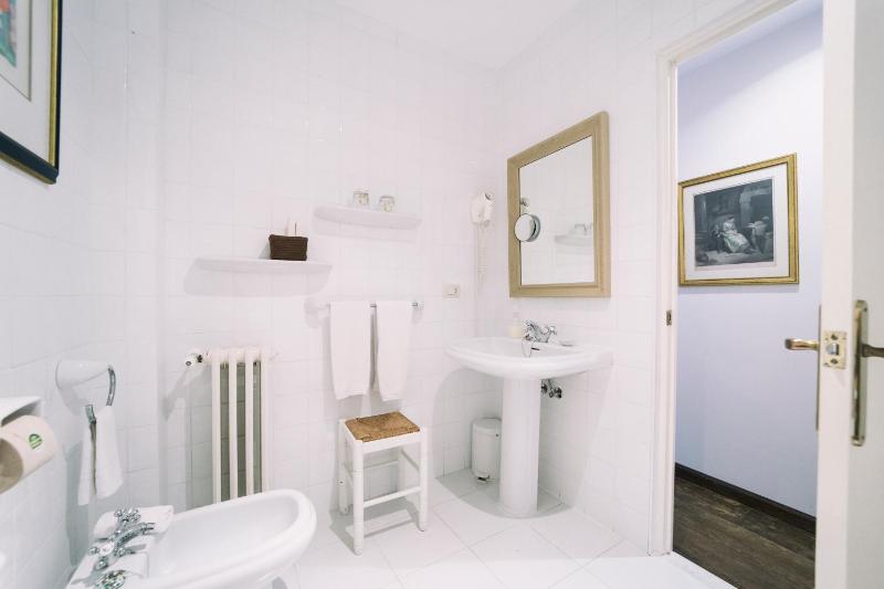 Deluxe Double Room image 2