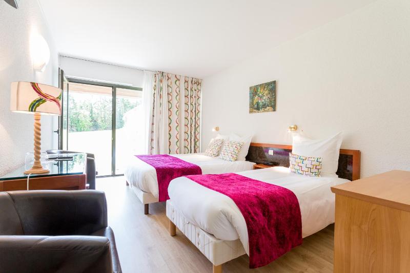 Superior Twin Room image 1