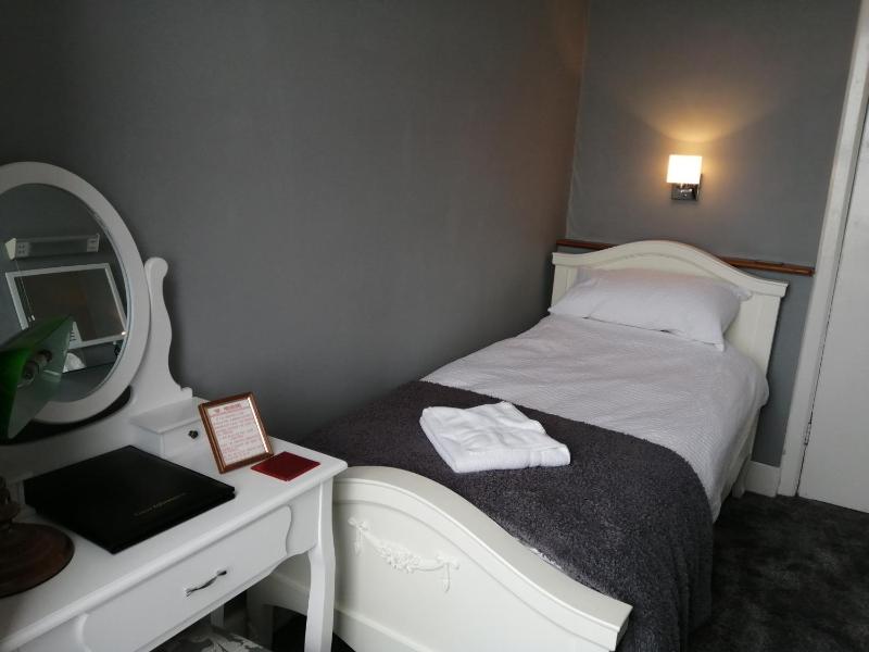 Deluxe Single Room with Sea View image 4