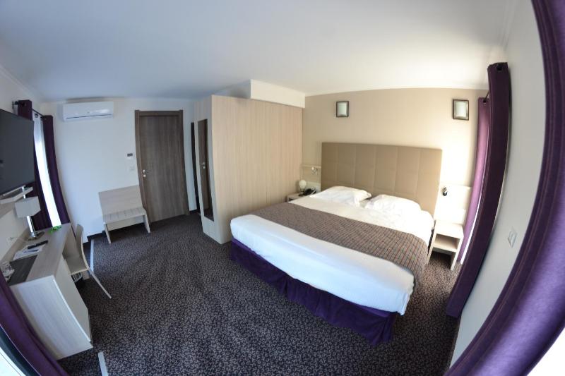 Double or Twin Room with Lake View image 1