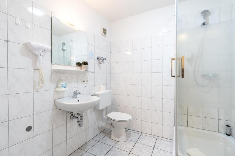 Apartment (1 Adult) image 2