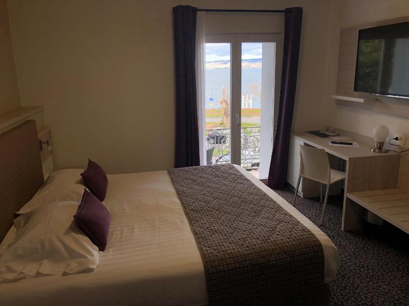 Double or Twin Room with Lake View image 3
