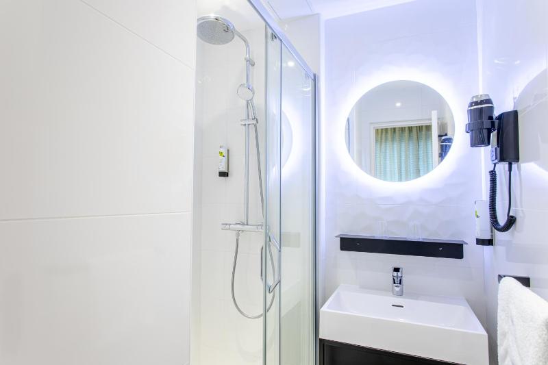 Standard Single Room image 4