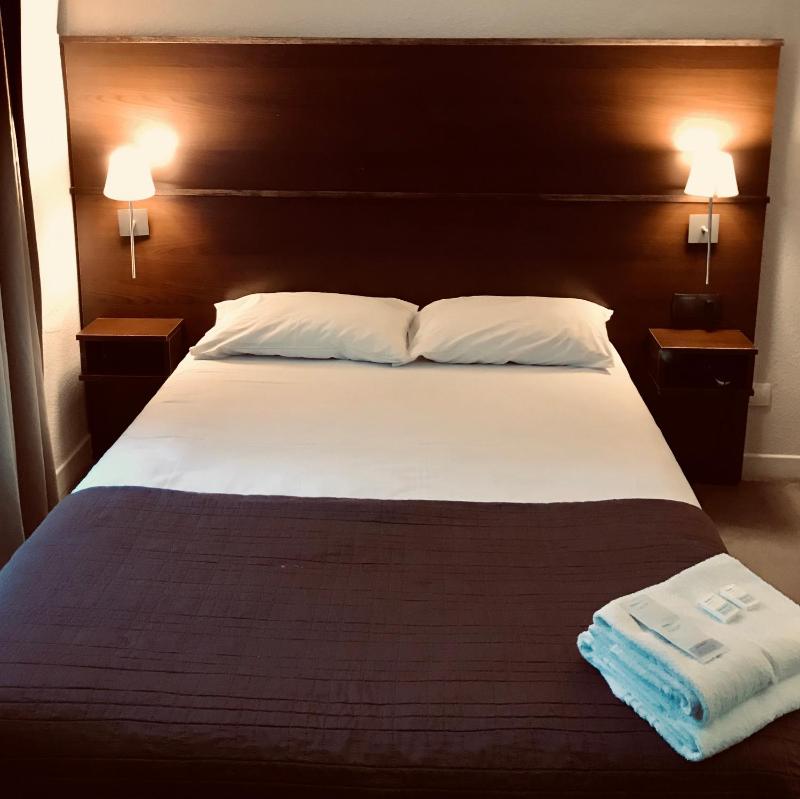 Double Room image 3