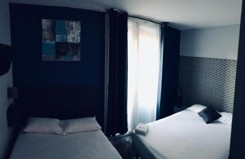Quadruple Room image 4