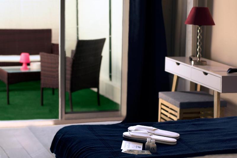 Double Room image 3