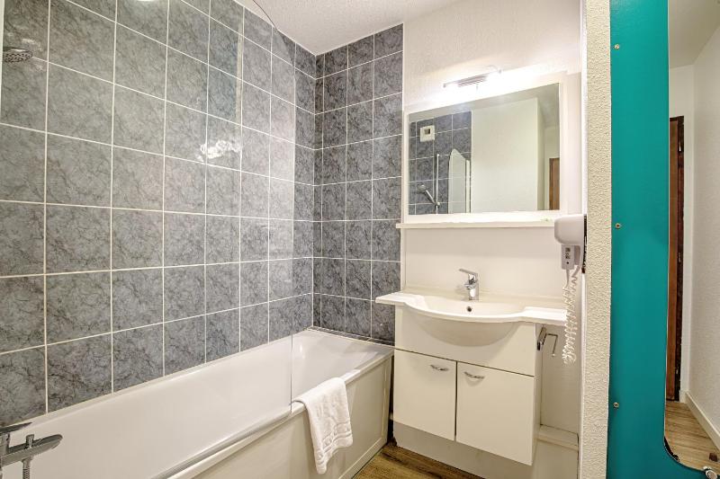Three-Bedroom Apartment with Balcony image 4