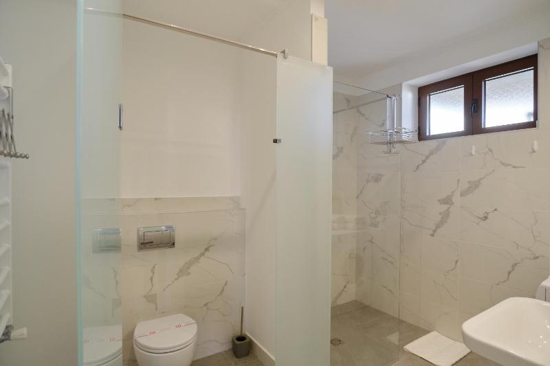 One-Bedroom Suite image 4