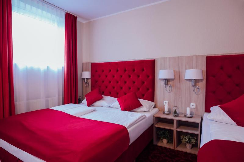 Basic Triple Room image 3