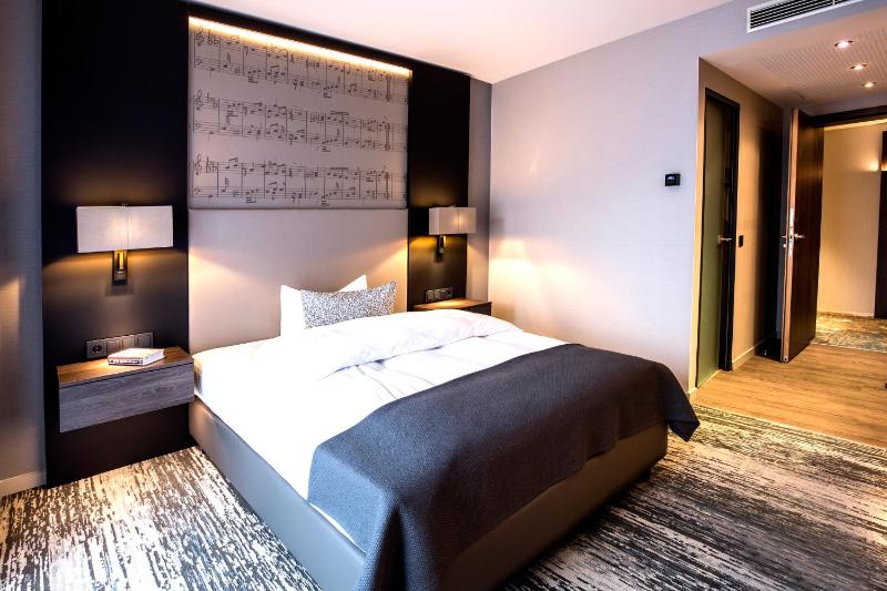 Standard Queen Room image 2