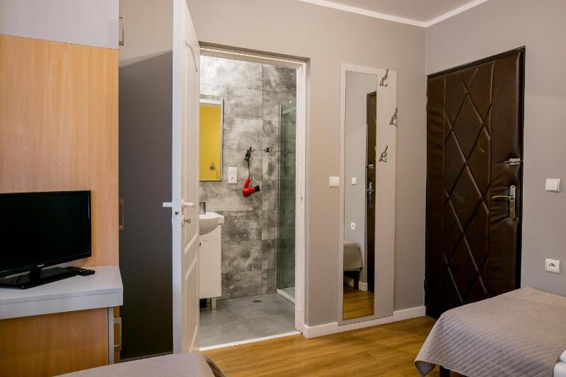 Single Room image 4