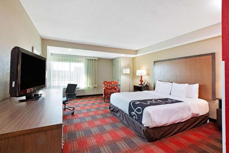 King Room with Roll-in Shower - Mobility Access/Non-Smoking image 1