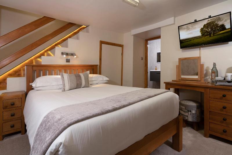 Superior Double Room (Lower Ground Floor) image 1