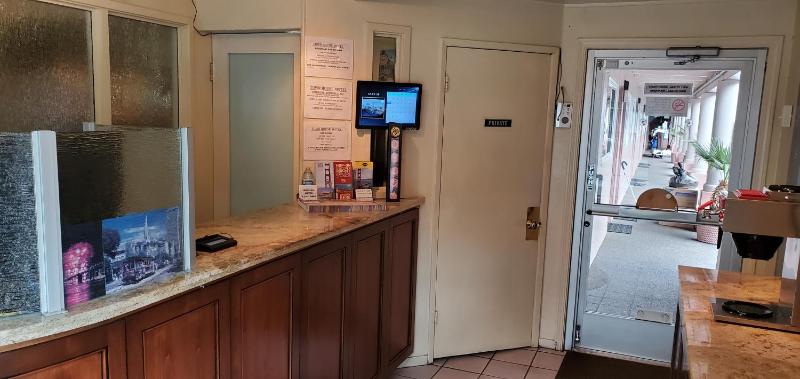 Town House Motel - image 14