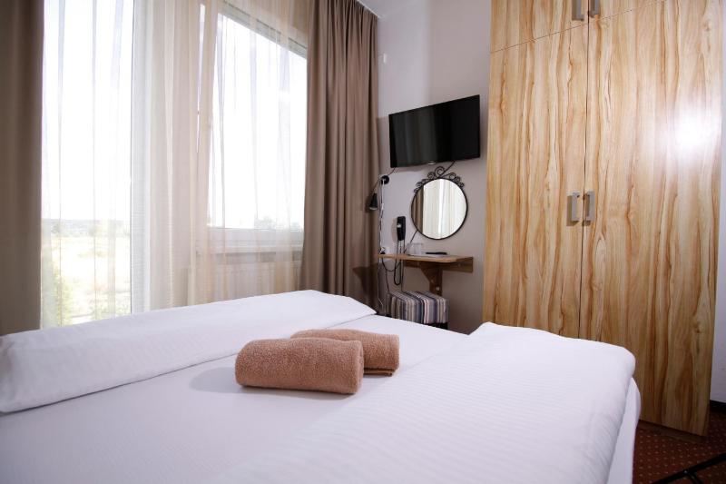 Aviator Garni Hotel Bratislava - image 9