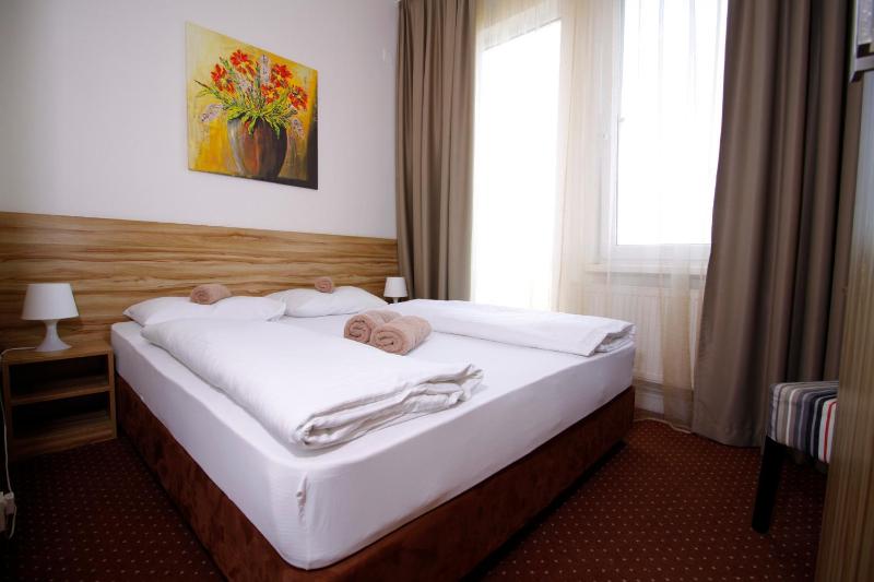 Aviator Garni Hotel Bratislava - image 4