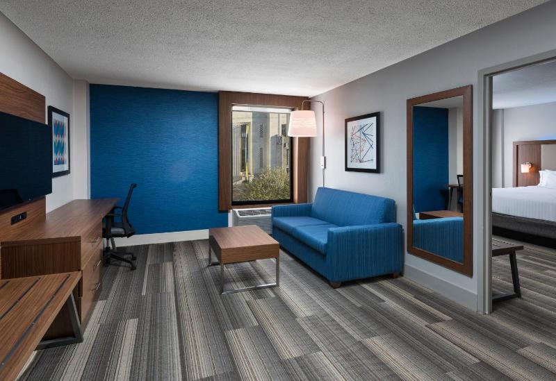 One-Bedroom King Suite image 3